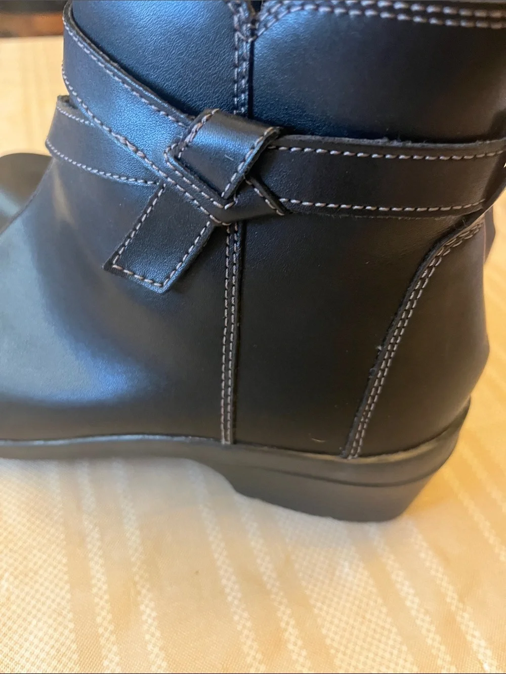 Clarks Women’s Black Leather Ankle Booties size 9